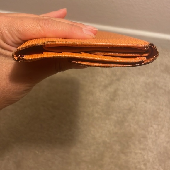 LOUIS VUITTON EPI ORNAGE WALLET FALL VIBES - Picture 4 of 14